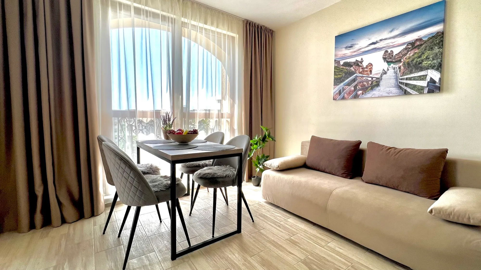 Семеен апартамент — 2 спални, 75 м²